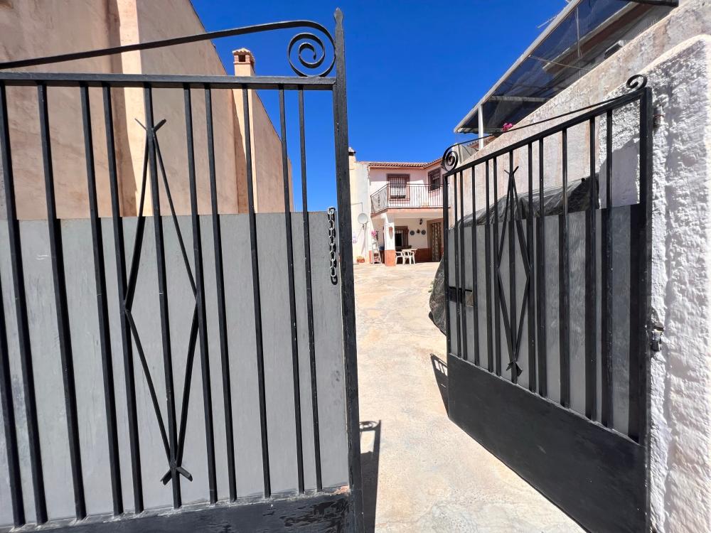  te koop huis Tozar Loja 3