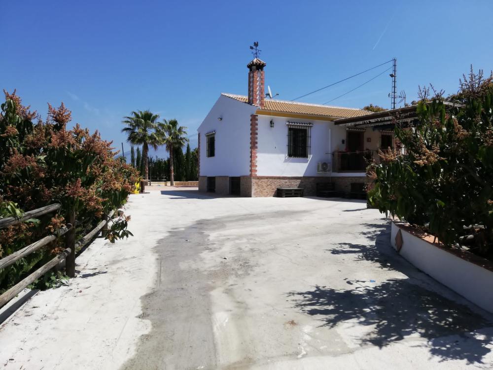  te koop villa Benamocarra Axarquía 4