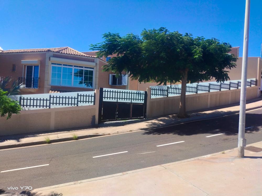  te koop twee-onder-een-kapwoning Radazul Bajo Zona Metropolitana 2