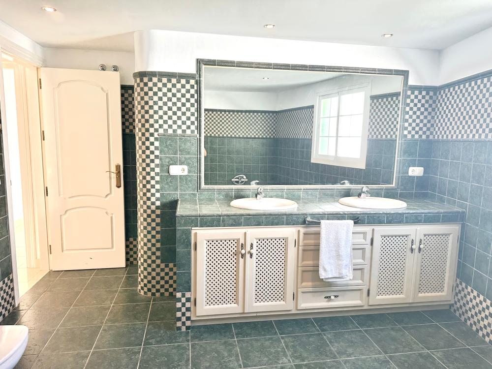  te koop twee-onder-een-kapwoning Ojén Sierra De Las Nieves 56