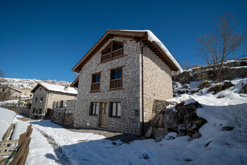  te koop huis Sotres Oriente 2