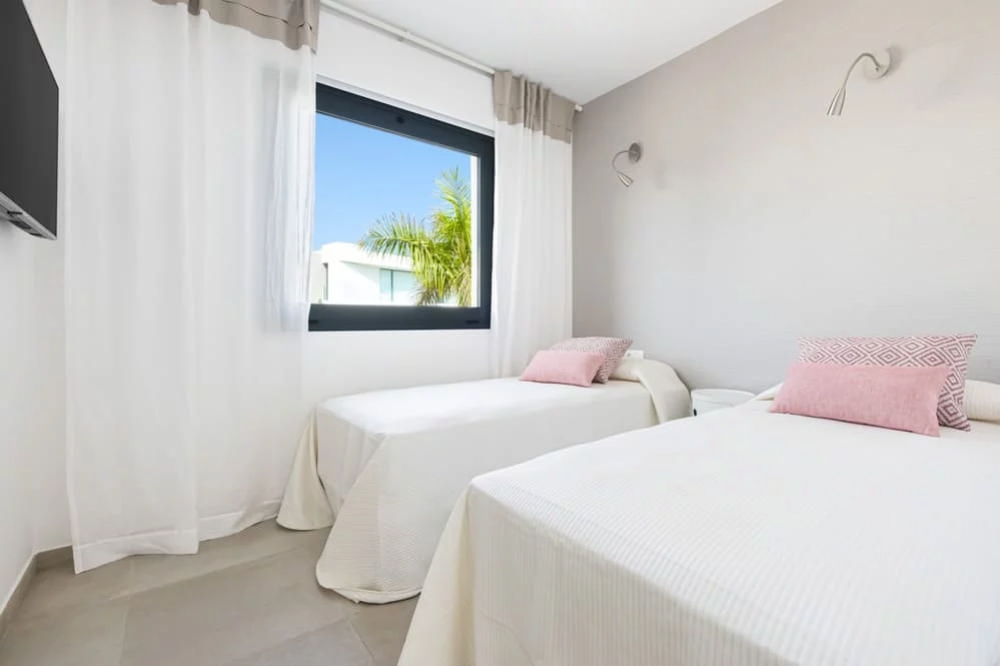  te koop villa La Caleta Zona Sur 3