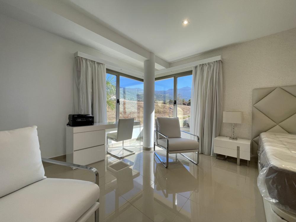  te koop villa El Durazno Zona Norte 25
