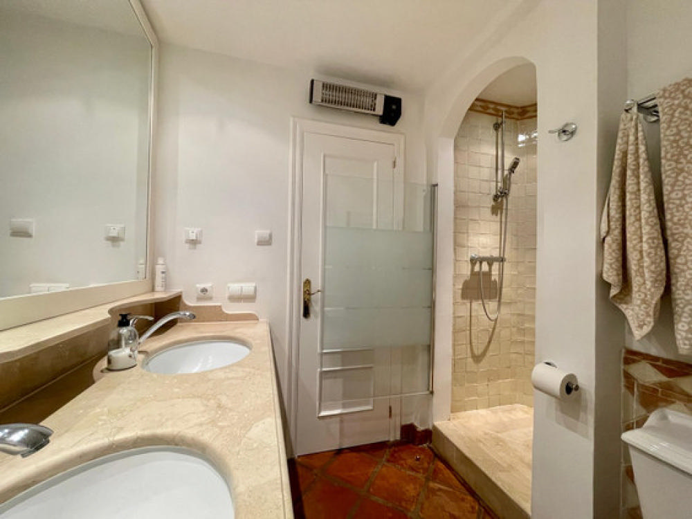  te koop twee-onder-een-kapwoning Calahonda Costa Del Sol Occidental 28