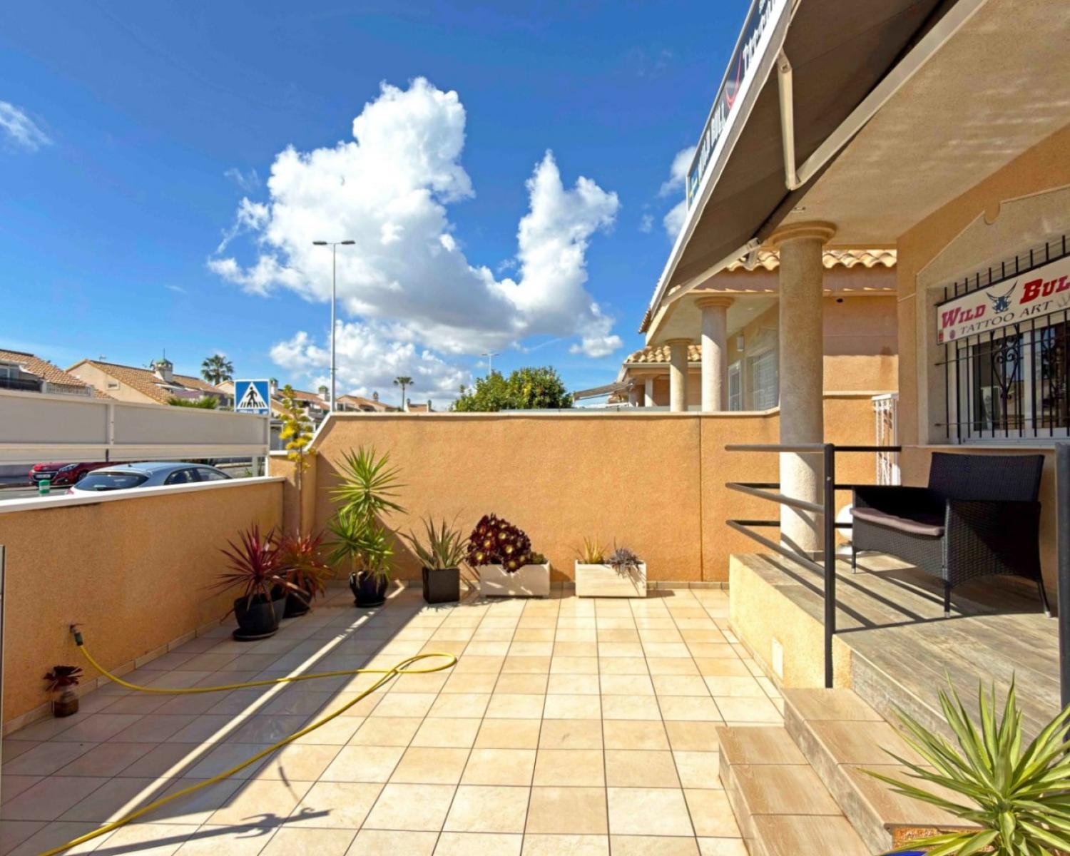  te koop bedrijfsruimte La Zenia Baix Segura 12